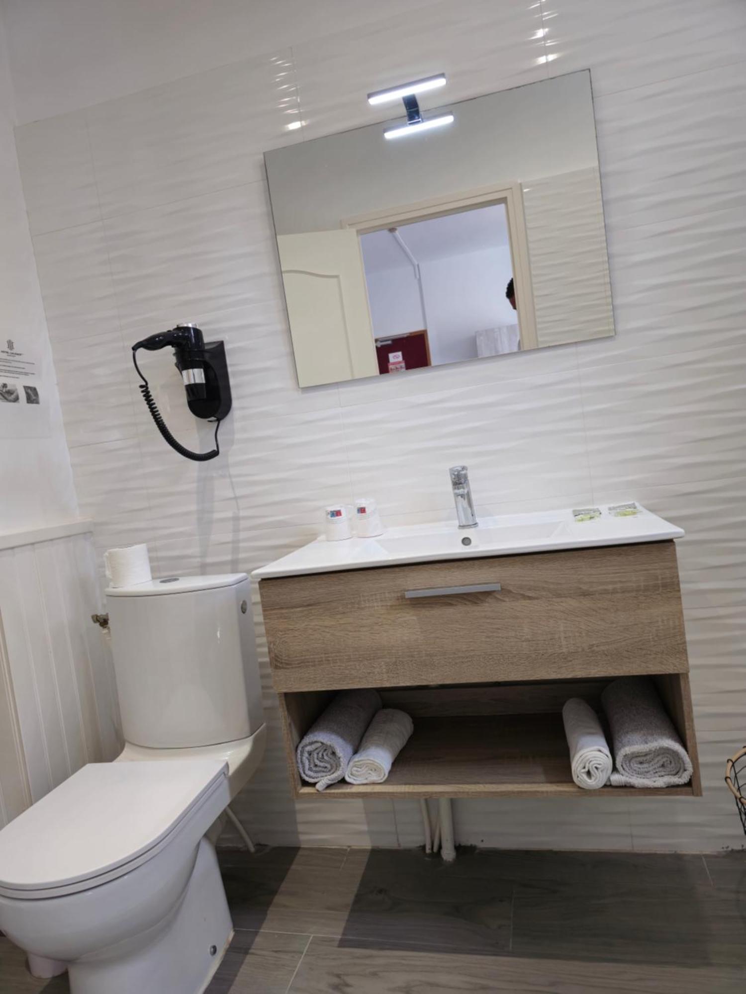 Hotel L'Alsace-Gare Sncf ナルボンヌ エクステリア 写真