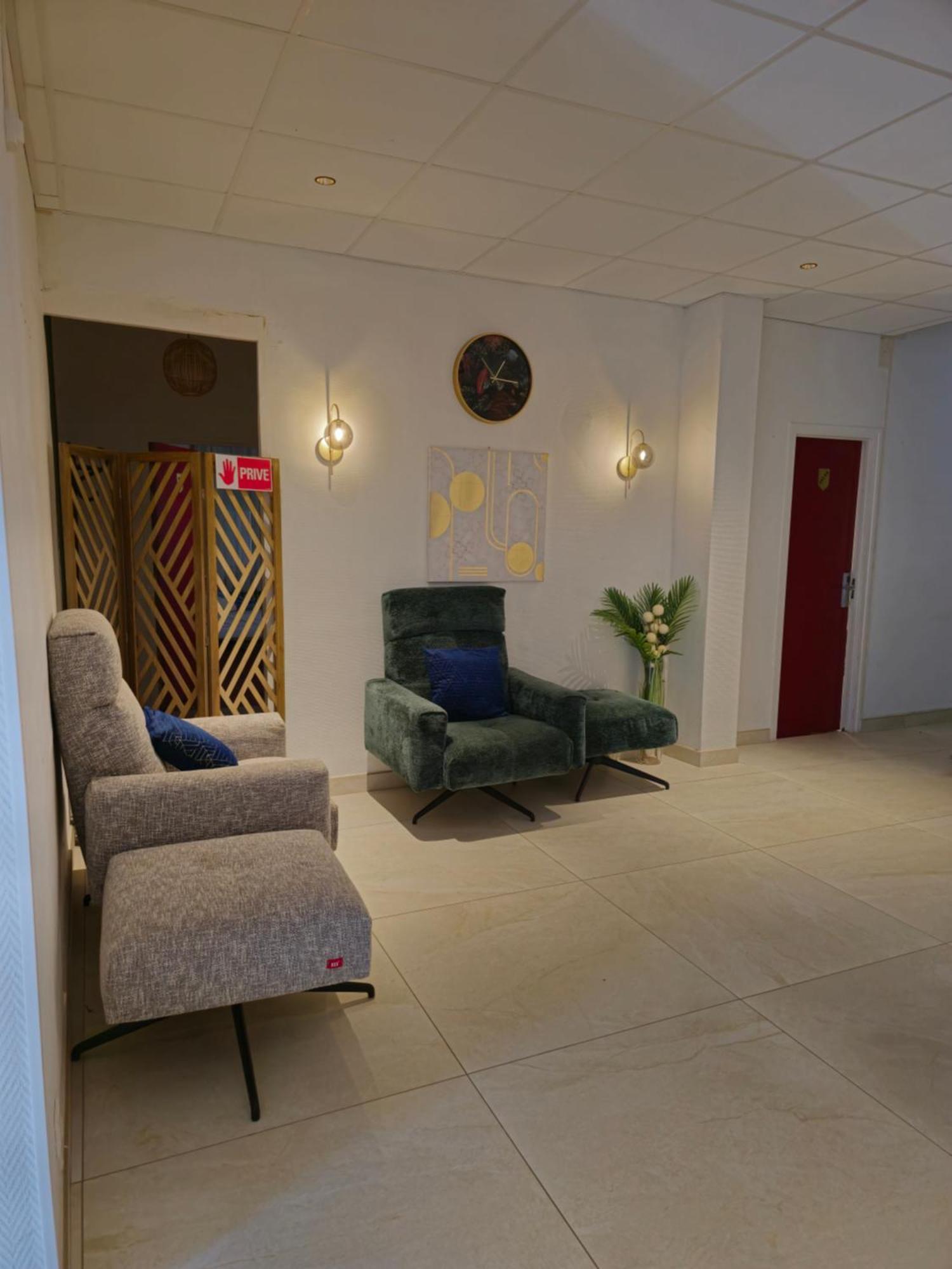 Hotel L'Alsace-Gare Sncf ナルボンヌ エクステリア 写真